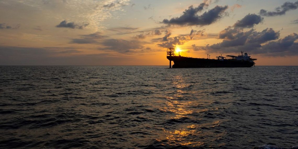 İran Basra Körfezi’nde 2 tankere el koydu