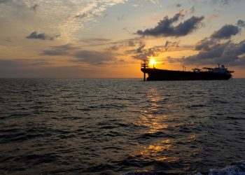 İran Basra Körfezi’nde 2 tankere el koydu