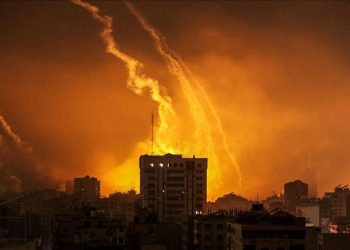 İsrail’in atakları devam ediyor: Gazze’de bağlantı büsbütün kesildi