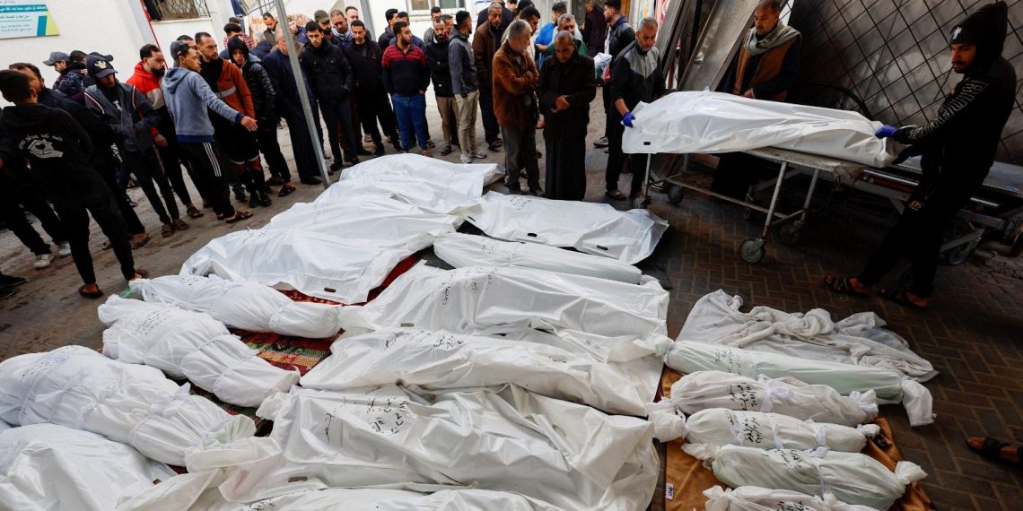 İsrail’in Gazze’deki hücumlarında ölenlerin sayısı 18 bin 412’ye yükseldi