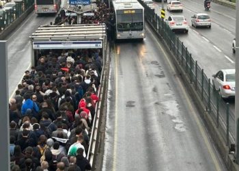 İstanbul trafiğine yağmur mahzuru