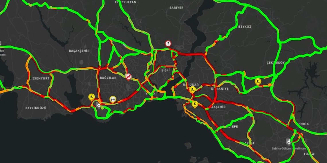 İstanbul’da cuma trafiği: Yoğunluk yüzde 85’i gördü
