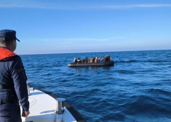 İzmir açıklarında 145 sistemsiz göçmen kurtarıldı