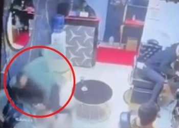 İzmir’de berber dükkanında silahlı hücum