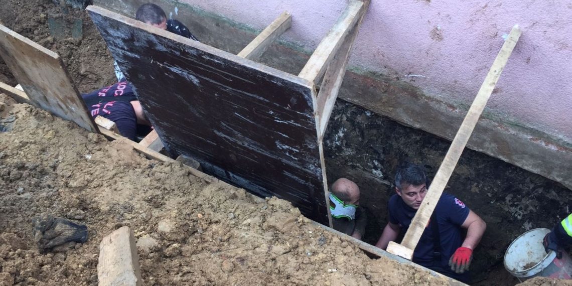 İzolasyon yaparken toprak altında kaldı