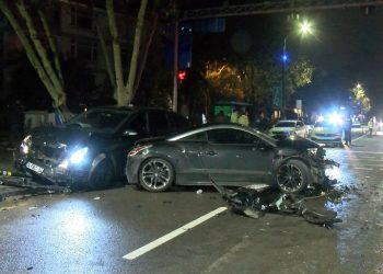 Kadıköy’de alkollü şoför kontrol noktasında kaza yaptı