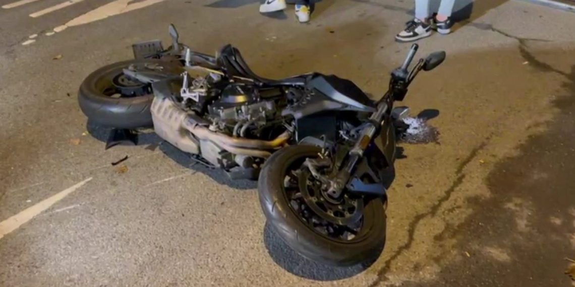 Kadıköy’de motosiklet kazası: Metrelerce sürüklendi