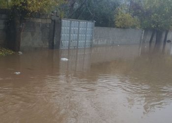 Kahta’da yağmur sonrası yollar göle döndü