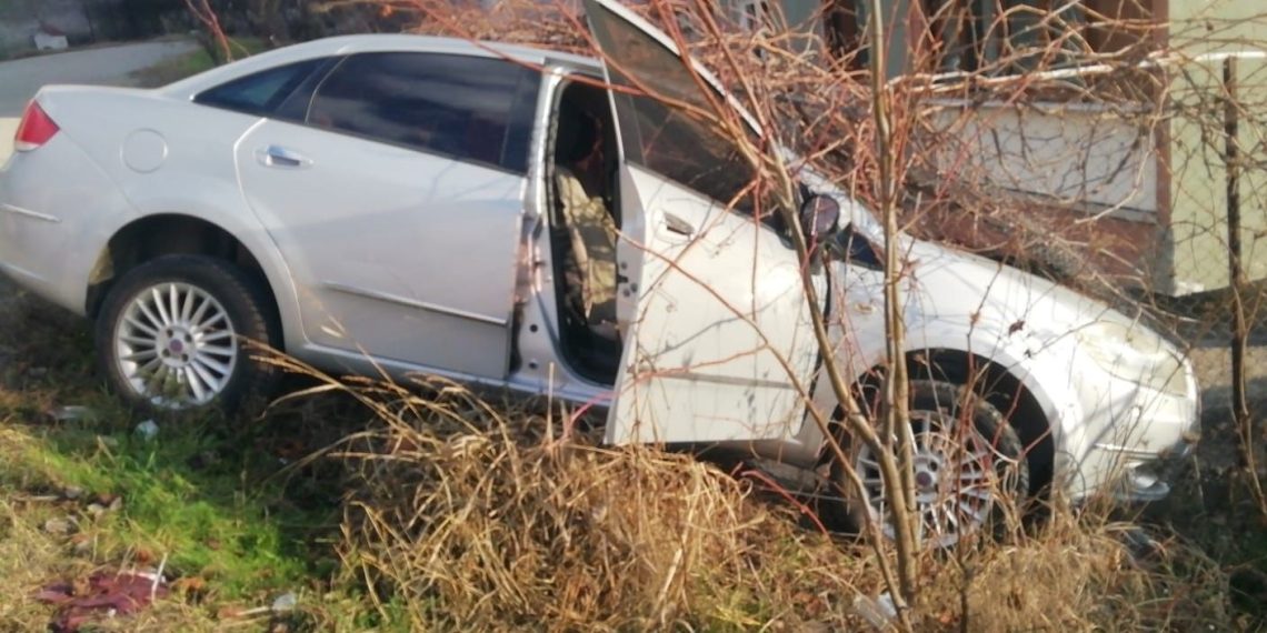 Karabük’te araba istinat duvarında asılı kaldı: 1 yaralı