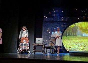 Karaman’da “Annemin Son Çılgınlıkları” isimli tiyatro gösterisi