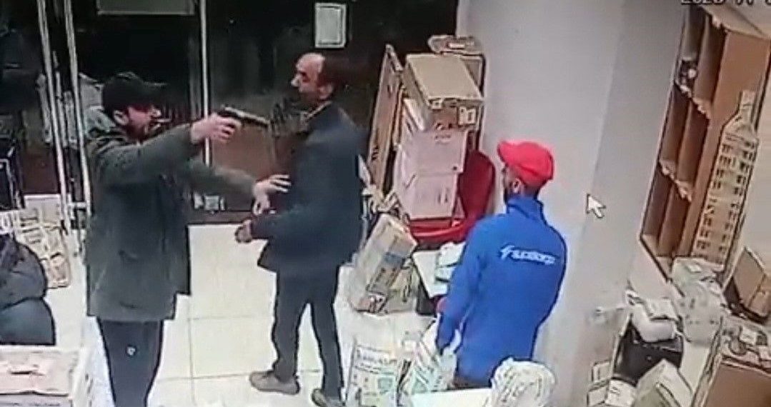 Kargo çalışanına kurşun yağmuru