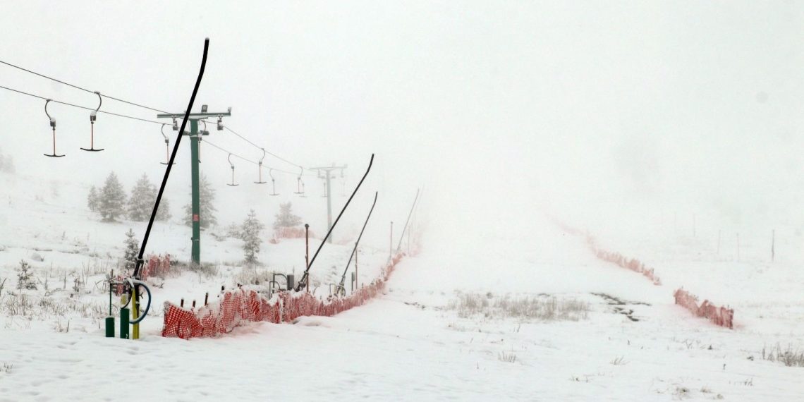 Kartalkaya’da kar kalınlığı 50 santimetreye ulaştı