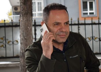 Kendisini arayan telefon dolandırıcısını ”inanmış” üzere yaparak kandırdı