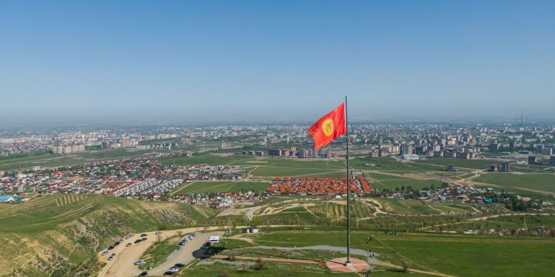 Kırgızistan bayrak değiştiriyor