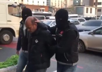 Kırmızı bültenle aranan 2 kişi İstanbul’da yakalandı