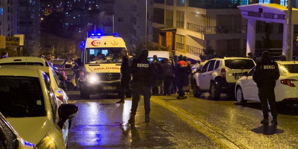 Kız arkadaşını silahla yaraladı: Aynı silahla intihar etti