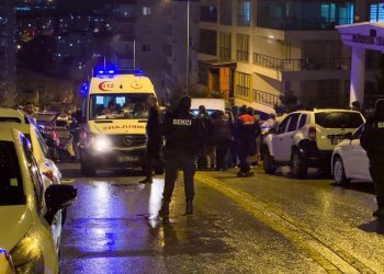 Kız arkadaşını silahla yaraladı: Aynı silahla intihar etti