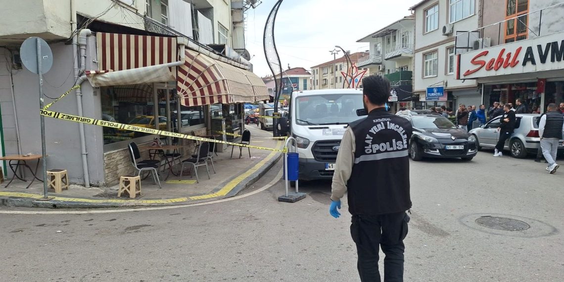 Kocaeli’de tartıştığı husumetlisini vurup kaçtı