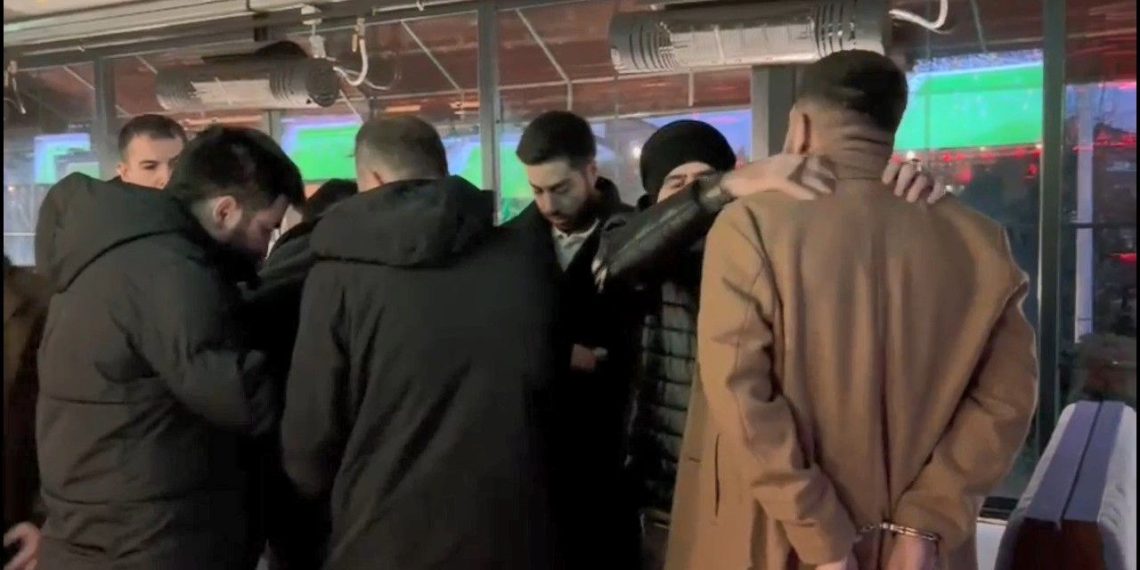 Kredi dolandırıcılarına cümbüş yerinde suçüstü