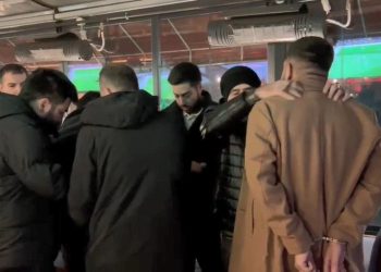 Kredi dolandırıcılarına cümbüş yerinde suçüstü