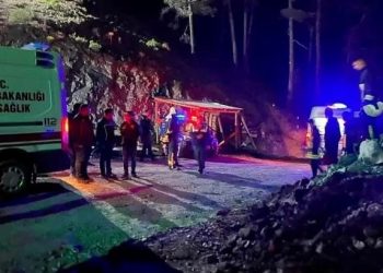 Krom madeninde göçük: 2 meyyit, 1 kayıp