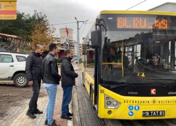 Mahalleye 5 yıl sonra gelen otobüsü bu türlü karşıladılar
