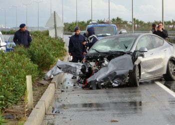Manavgat-Alanya Karayolunda feci kaza ucuz atlatıldı: 3 yaralı