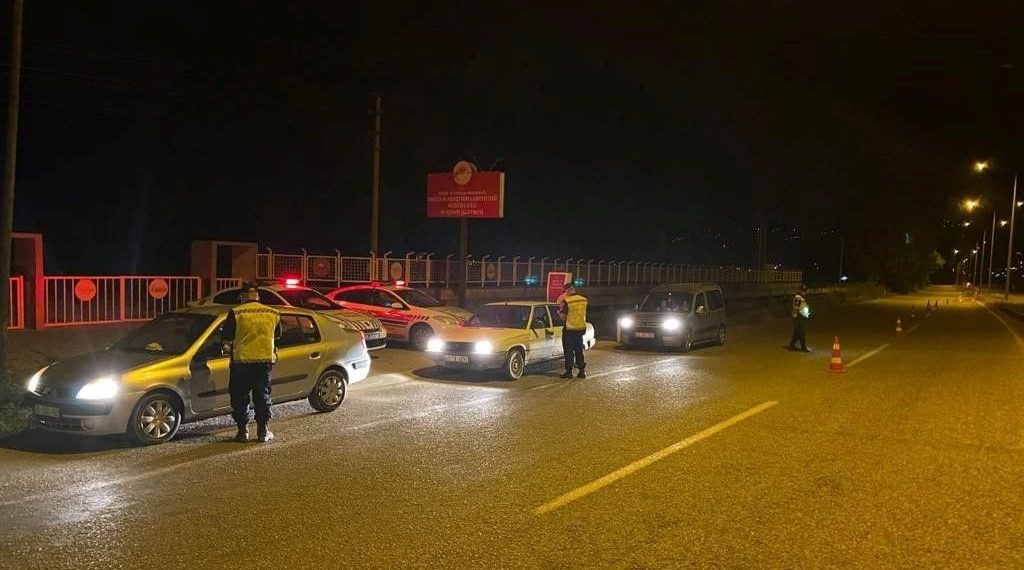 Manisa’da alkol kontrolü: 6 şoförün ehliyetine el konuldu