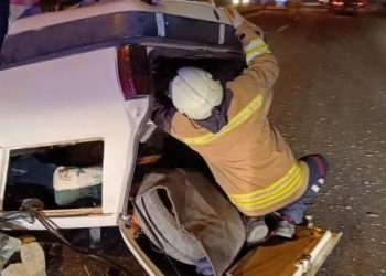 Mardin’de araba takla attı: 8 kişi yaralandı