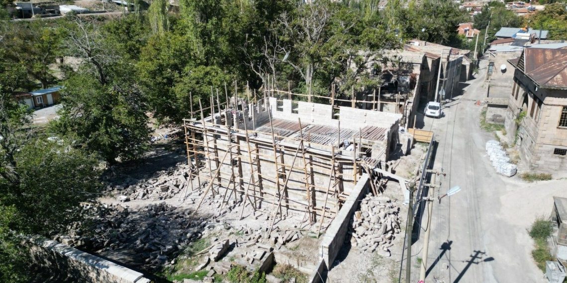 Melikgazi’de tarihi eserler restore ediliyor