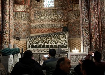 Mevlana Müzesi’nde Şebiarus merasimi öncesi turist yoğunluğu yaşanıyor
