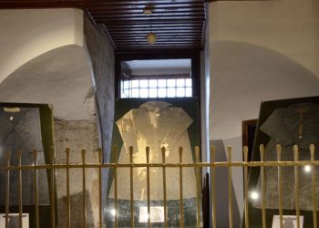 Mevlana’ya ilişkin kıyafetler Konya’da sergileniyor