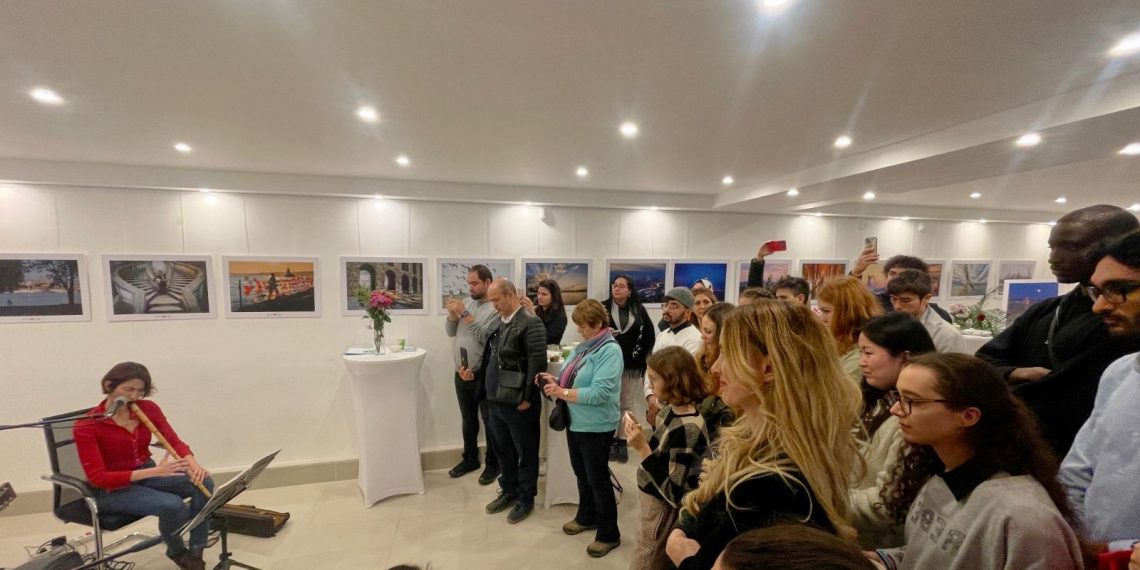 Objektiflerin Gözüyle İstanbul Akşamı standı Paris’te açıldı