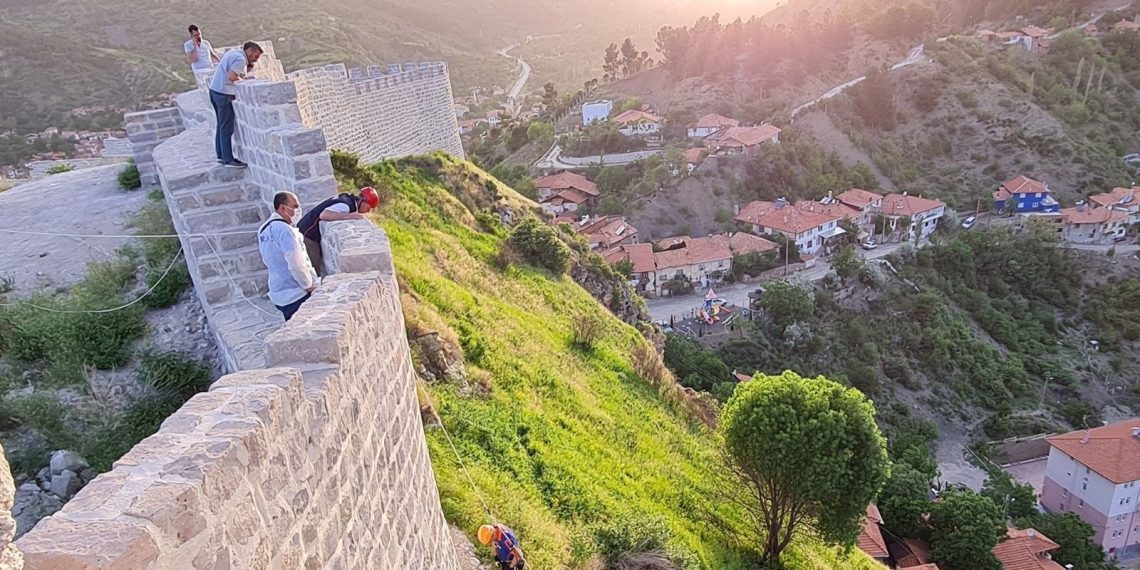 Oğlunu surlardan iterek vefatına sebep olan anneye müebbet mahpus