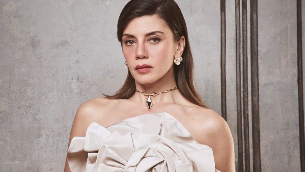 Ömer dizisi oyuncusu Gökçe Bahadır sahnede müzik söyleyecek