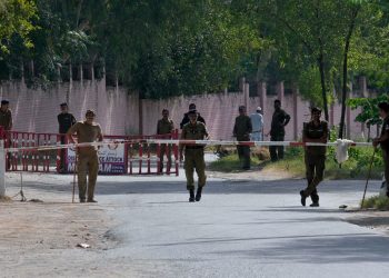 Pakistan’da çatışma çıktı: 25’i asker 52 meyyit