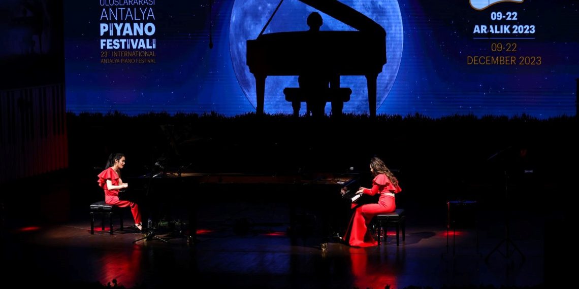 Piyanonun kraliçeleri Antalya’da sahne aldı