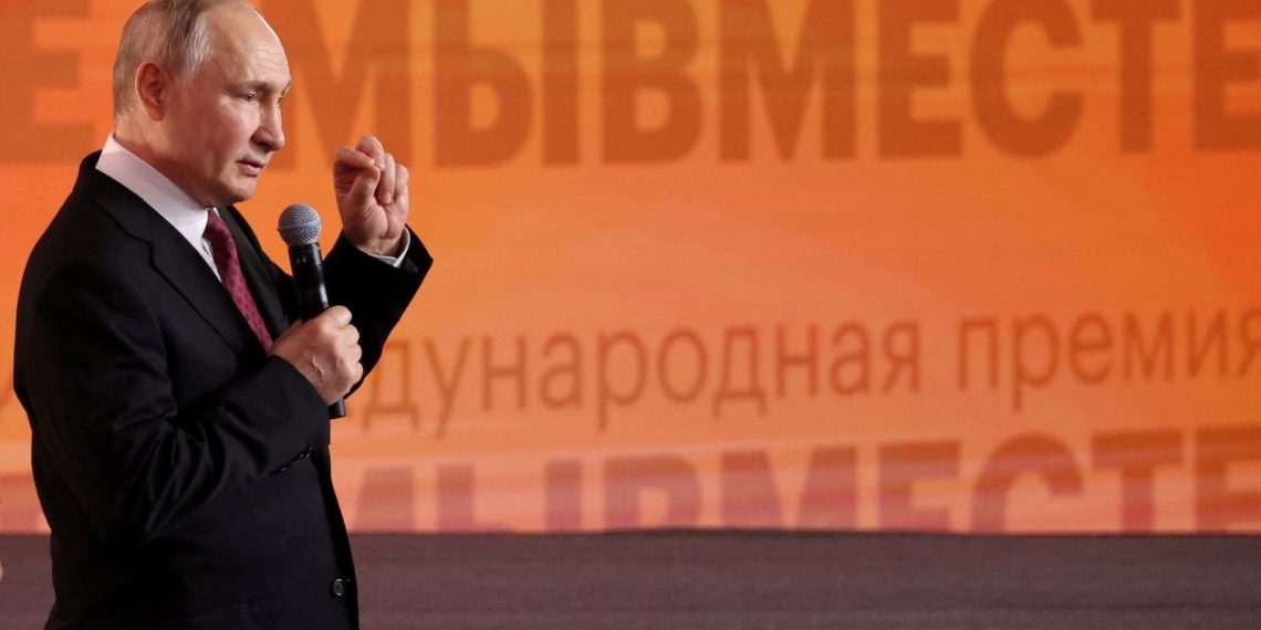 Putin adaylığını seçim kuruluna bildirdi