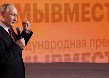 Putin adaylığını seçim kuruluna bildirdi