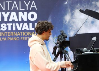 Saat Kulesi ve Cam Piramit’te piyano şöleni