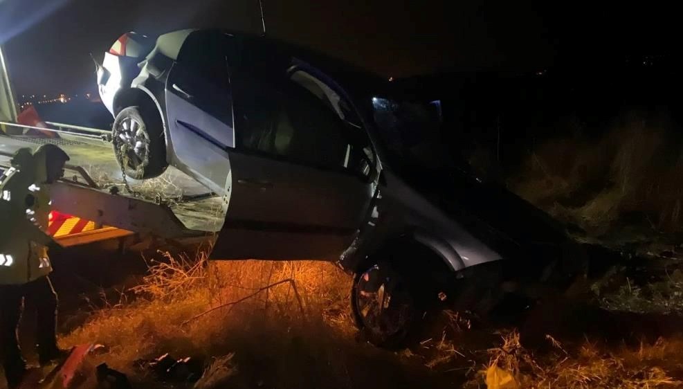 Şarampole uçan araba takla attı: 3 kişi yaralandı