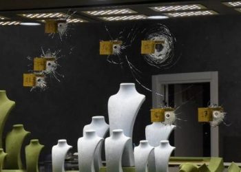 Sarıyer’de kuyumcuya silahlı atak