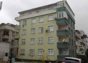 Sarsıntı sonrası avcılarda bir binaya tahliye