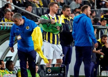 Serdar Aziz 71 gün sonra formasına kavuştu