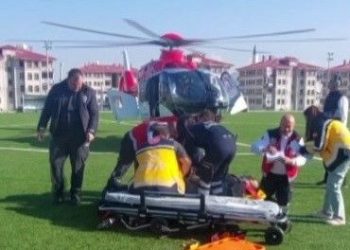 Sivas’ta çatıdan düşüp ağır yaralandı, ambulans helikopterle hastaneye götürüldü