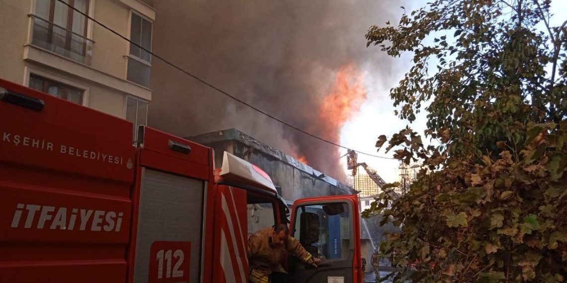 SON DAKİKA HABERİ: Maltepe’de iş yeri yangını