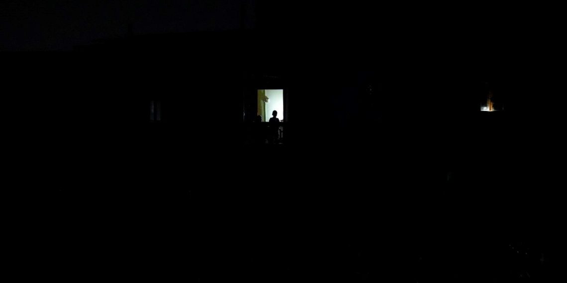 Sri Lanka karanlığa gömüldü