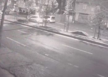 Sultangazi’de arabaya silahlı hücum: 3 yaralı