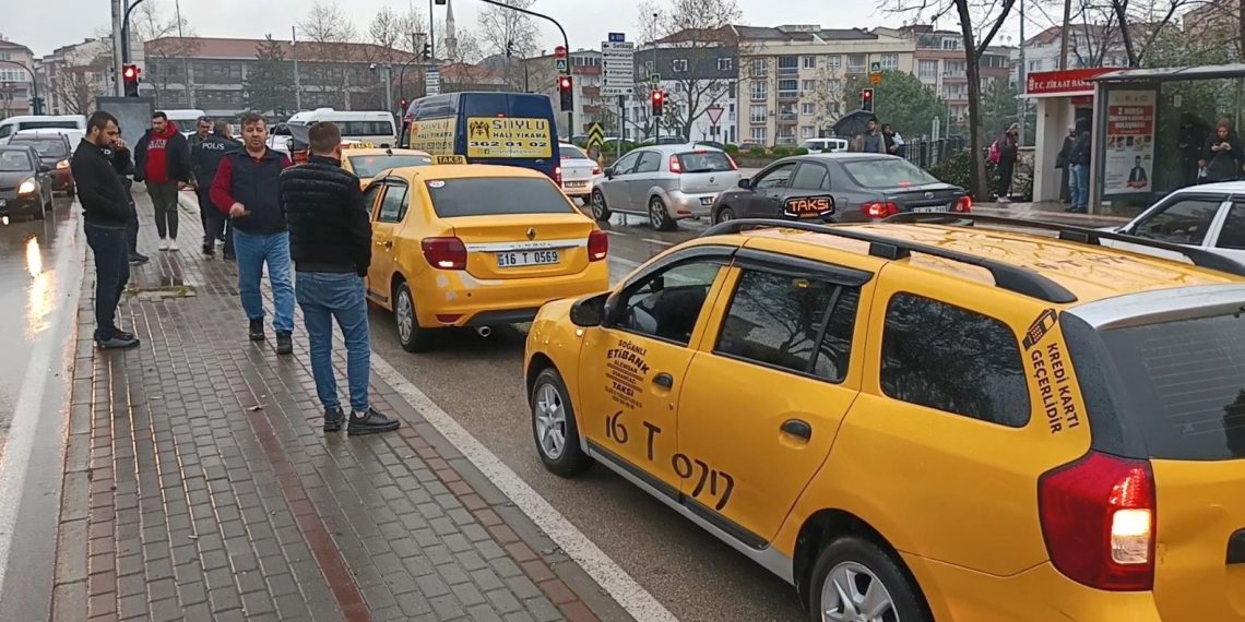 Taksi sürücüsünü boynundan bıçaklayan 15 yaşındaki kuşkulu isimli denetimle özgür