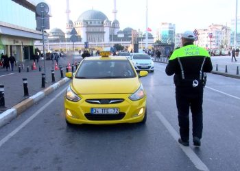 Taksim’de taksicilere yönelik kontrol